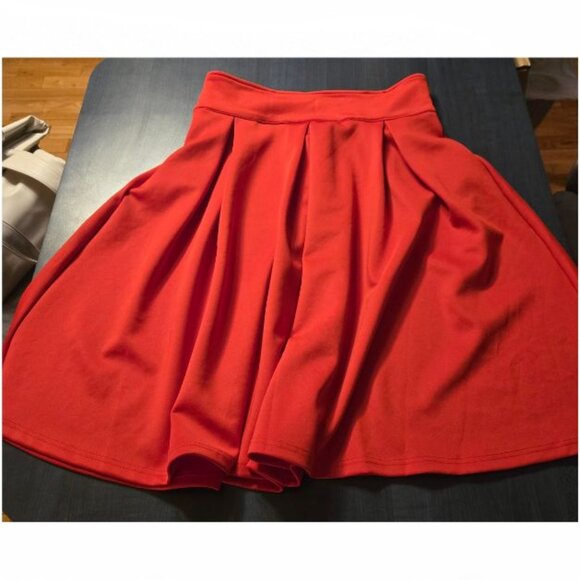 NWOT Full Circle voluminous Red Midi Skirt L - Picture 2 of 2
